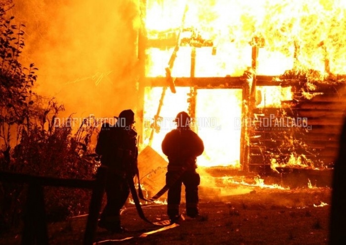 Pareja de adultos mayores lo perdió todo producto de un incendio en Futrono