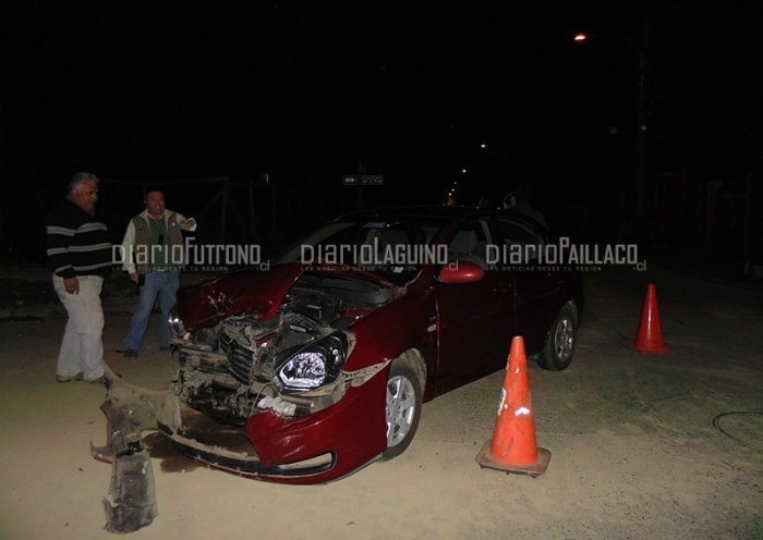 Colisión entre dos vehículos se produjo en la intersección de calle Balmaceda con Argentina en Los Lagos