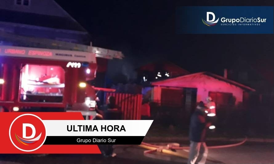 Bomberos combate incendio en calle Argentina