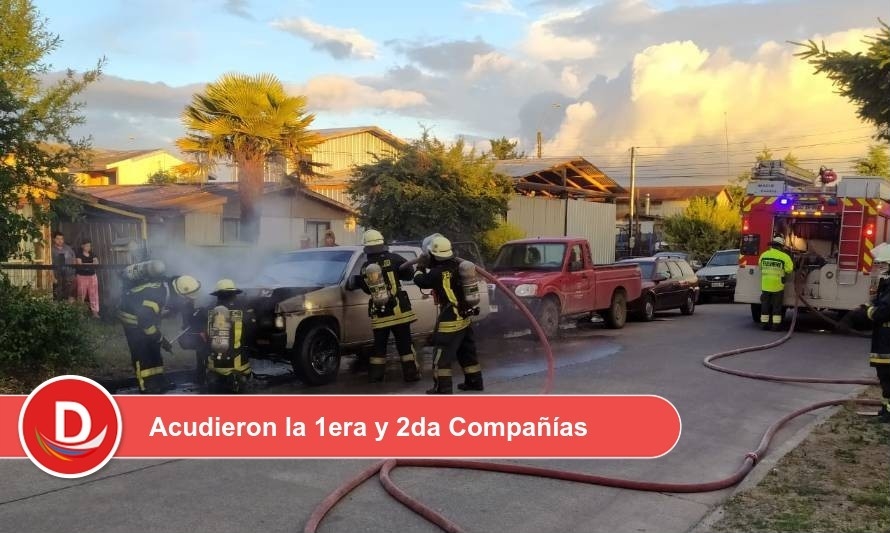 Paillaco: Camioneta se incendió en plena vía pública