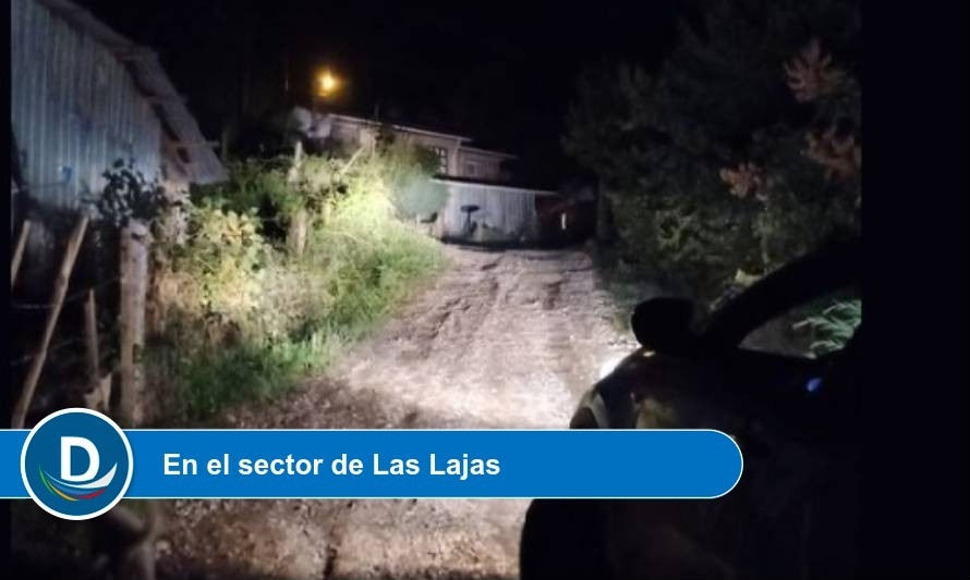 Los Lagos: Reblandecimiento de ruta casi desbarrancó a vehículo