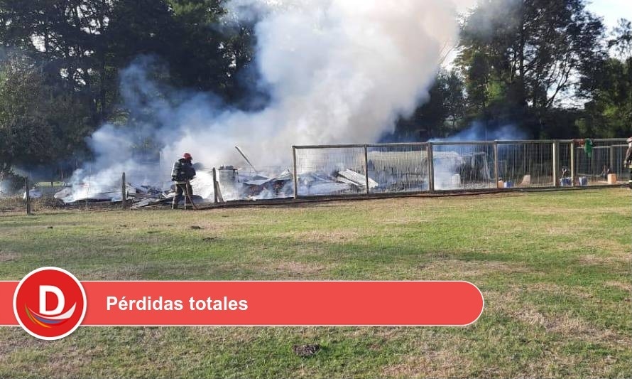 Los Lagos: Incendio afectó casa habitación en el sector de La Victoria