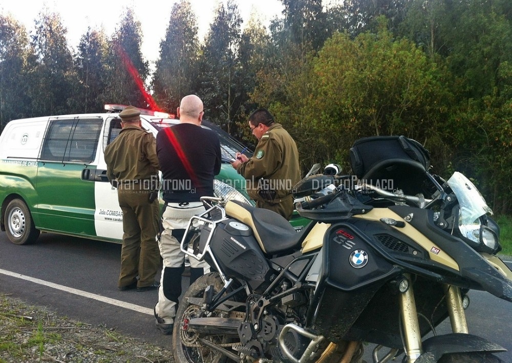 Motorista volcó violentamente en la ruta que une Los Lagos y Futrono