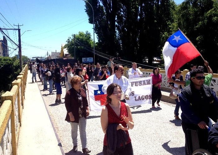 Funcionarios del CESFAM de Los Lagos marcharon hoy en su cuarta semana de movilizaciones