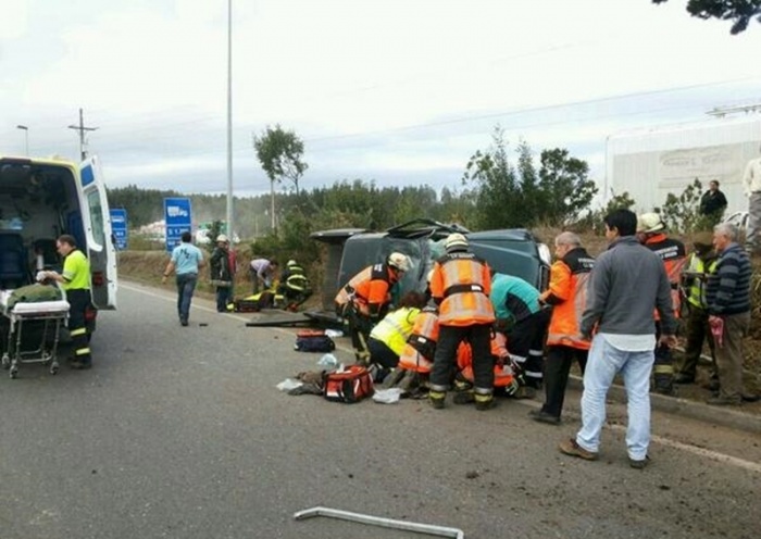 Camioneta volcó en el cruce Los Tambores