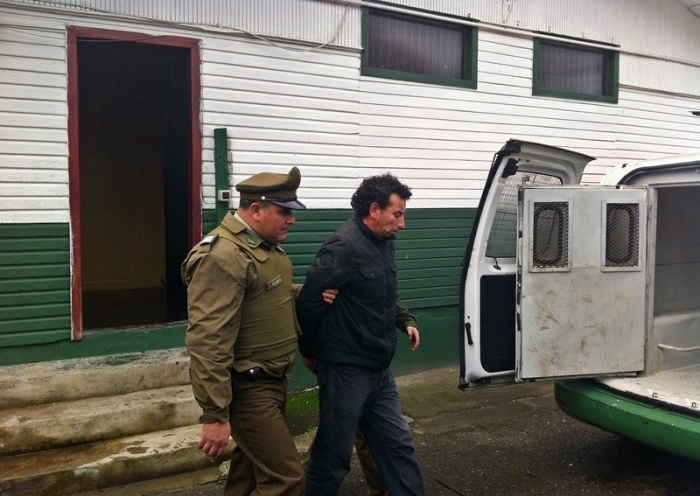 Hombre atacó con un hacha vehículo de Carabineros en Los Lagos