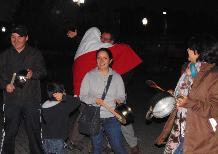 Cacerolas se tomaron la Plaza de Armas de Los Lagos