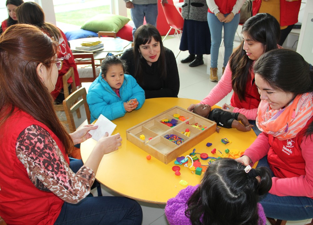 Teletón Valdivia recibió donación de la JUNJI  para fortalecer rehabilitación de los más pequeños