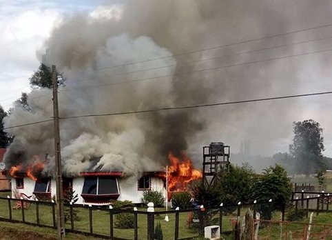 Hombre fue detenido como presunto responsable del incendio de su propia casa