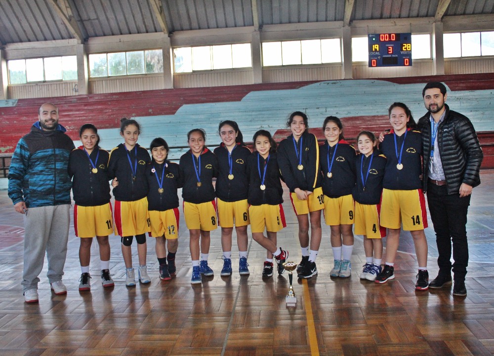 Equipo de escuela Nueva España se queda con el primer lugar en Básquetbol damas