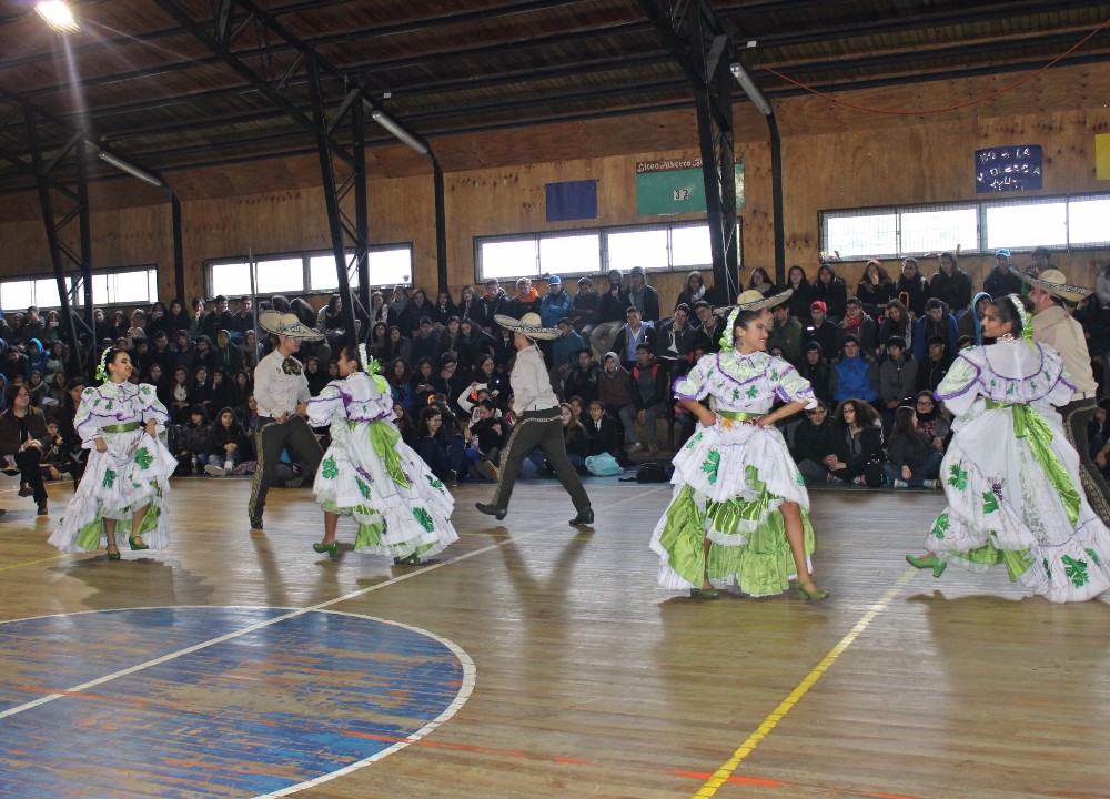 Grupo folclórico de México realizó exitosa presentación en Los Lagos
